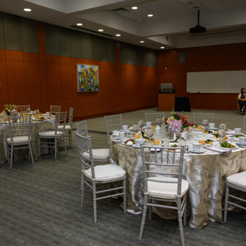 Pechet dinner table setup